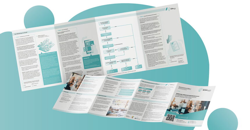Aufgeschlagene Informationsbroschüren mit Fachinformationen, Grafiken und Praxisbeispielen zu Digitalisierung und Künstlicher Intelligenz in Unternehmen.